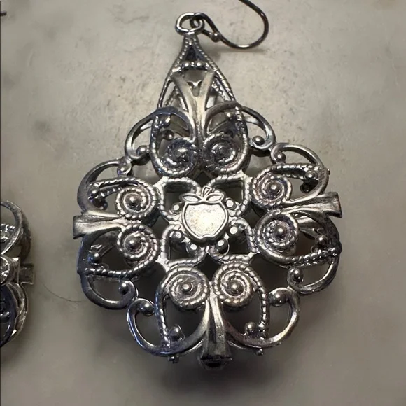 VSA Earrings - Picture 3 of 4